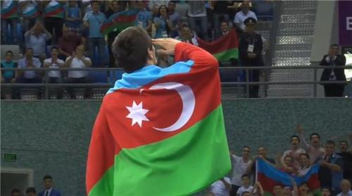 Çempionumuzdan İlham Əliyevə əsgər salamı (VİDEO, FOTOLAR)