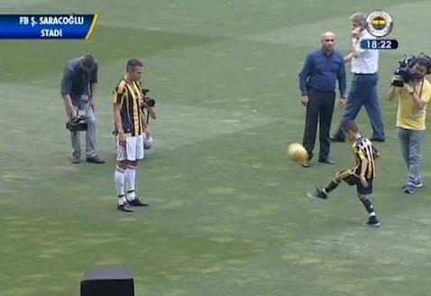 Van Persi və oğlundan futbol şousu (VİDEO) 