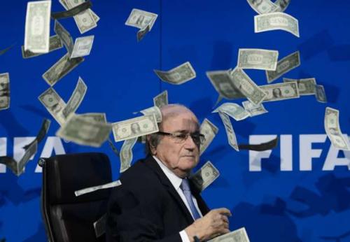 Blatterə dollarla etiraz (FOTOLAR)