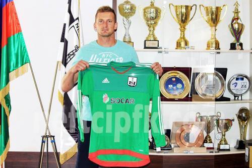 "Neftçi" yeni qapıçısını sifariş etdi