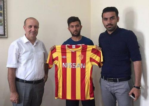 Özbəkistanlı futbolçu rəsmən "Rəvan"da