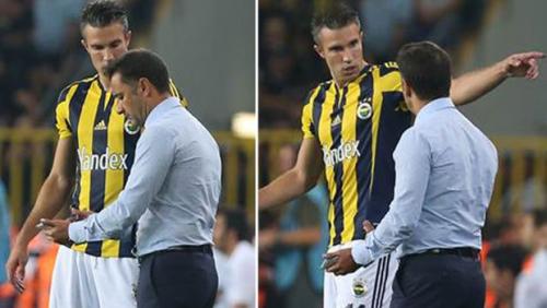 Van Persidən baş məşqçisinə hörmətsizlik