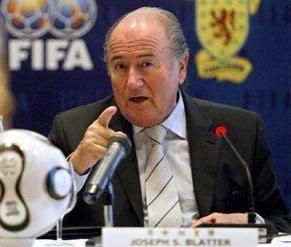 "Vəzifəmdən bir gün də tez gedən deyiləm” – Blatter 