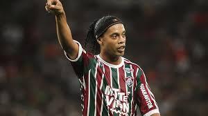 Ronaldinyo futboldan gedir?