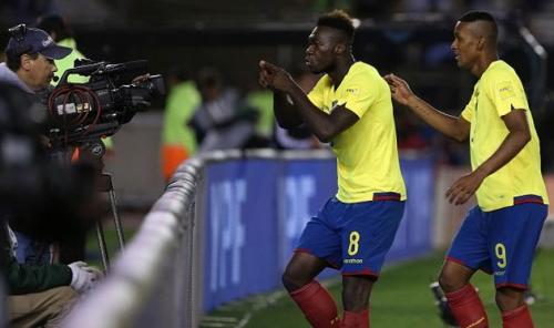 Braziliya və Argentina məğlubiyyətlə başladı