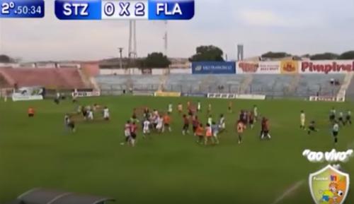 Futbol matçında 11 qırmızı vərəqə (VİDEO)