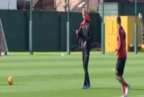 Klopp futbolçusunu ələ saldı (VİDEO)