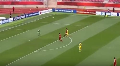 Dünya çempionatında inanılmaz qapıçı səhvi (VİDEO)