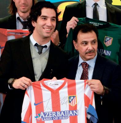 Arda Turan Hafiz Məmmədovu təbrik etdi (VİDEO) 