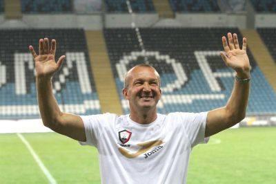 İstefa çıxış yolu deyil...