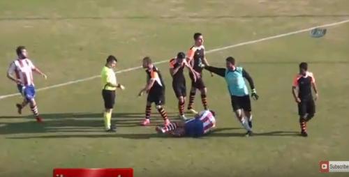 Rəqibini təpiklədi, ara qarışdı (VİDEO)