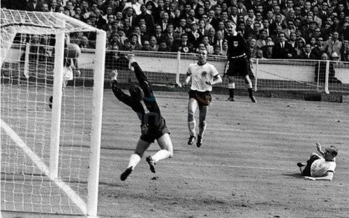 Tofiq Bəhramovun tarixi qərarı İngiltərədə yenidən müzakirəyə çıxarılır