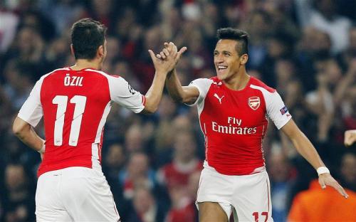 "Arsenal" iki futbolçusu ilə müqavilə yeniləyir