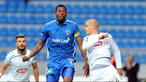 Hollandiyalı futbolçu “Qalatasaray”da