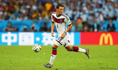 Özil Almaniyanın ən yaxşı futbolçusu seçildi