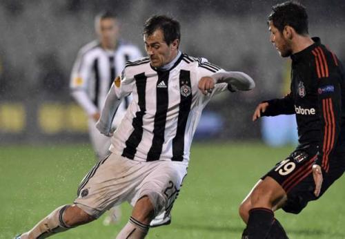 "Beşiktaş" futbolçusunu icarəyə verdi