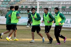 ​"Xəzər Lənkəran" baxışa iki futbolçu çağırdı