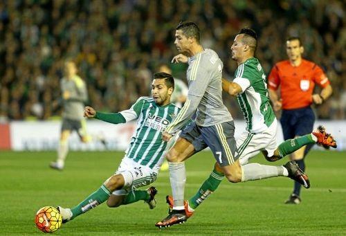 "Real" səfərdə büdrədi (VİDEO)