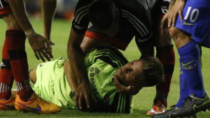 Teves qapıçının çənəsini sındırdı (VİDEO)