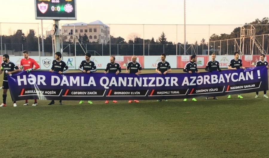 “Qarabağ”dan şəhidlərimizə ehtiram – pankart açdılar