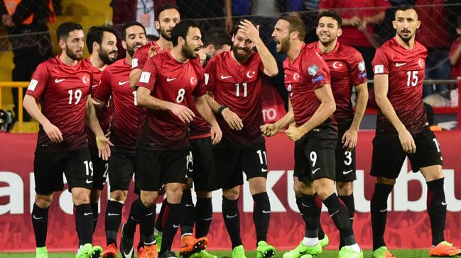 Üç futbolçu Türkiyə millisini tərk etdi