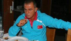 Millimizlə oyunöncəsi türkiyəli futbolçulara kabab qonaqlığı 