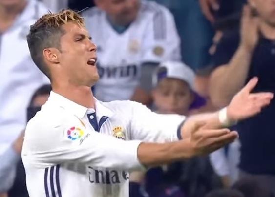 Ronaldonun Messinin qoluna əsəbi reaksiyası – Video