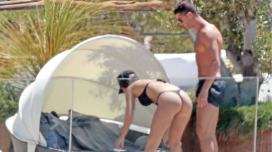 Ronaldo sevgilsi ilə adada – Şəkillər
