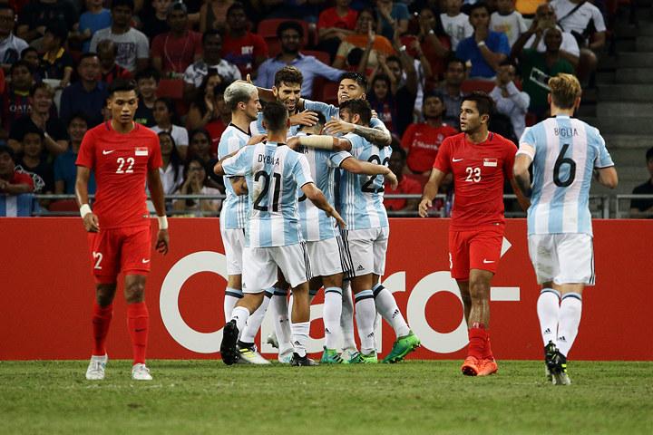 Argentina 2 müdafiəçi ilə oynadı – 6 qol vurdu