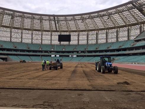 Bakı Olimpiya Stadionunun ot örtüyü dəyişdirilir -  Şəkillər