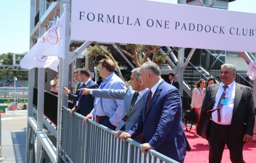 Moldova prezidenti Bakıda Formula 1-i izlədi