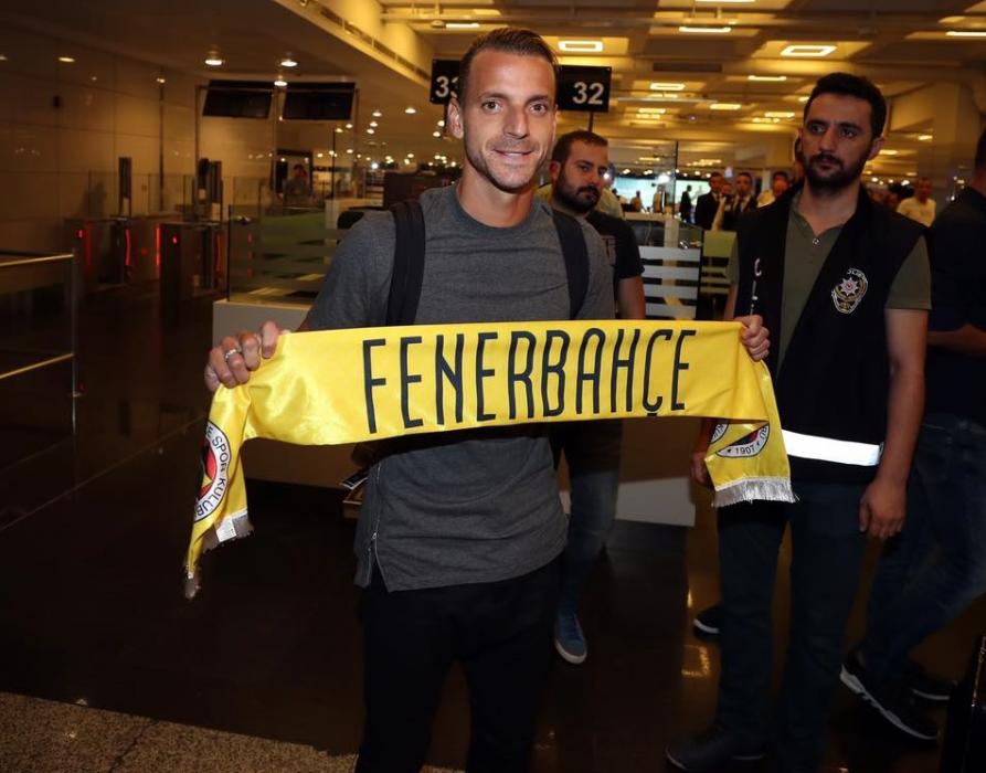 “Fənərbaxça”nın yeni transferi İstanbulda