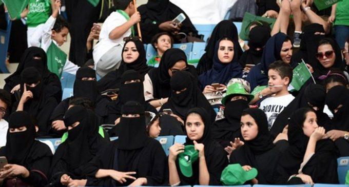 Ərəbistanda qadınlar ilk dəfə stadiona buraxıldı