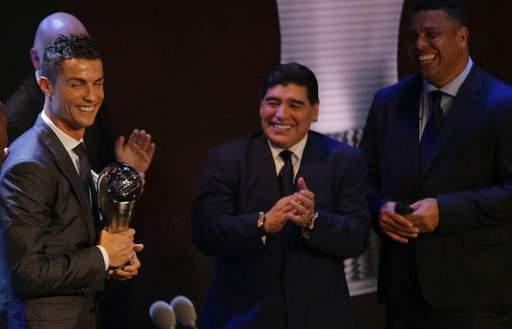 "Mükafatı Messiyə deyil, Ronaldoya vermək ruhumu yaraladı" -  Maradona