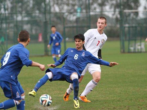 İsveç klubunun futbolçusu millimizdə