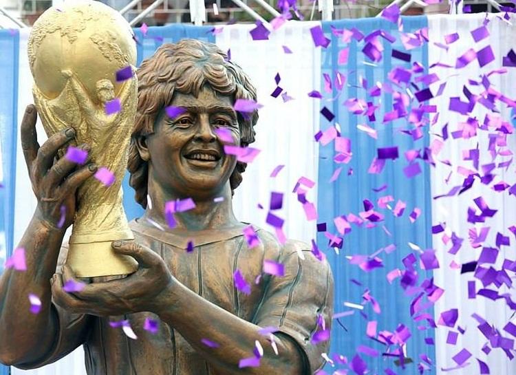 Maradonanın Hindistanda heykəli ucaldıldı -Şəkil