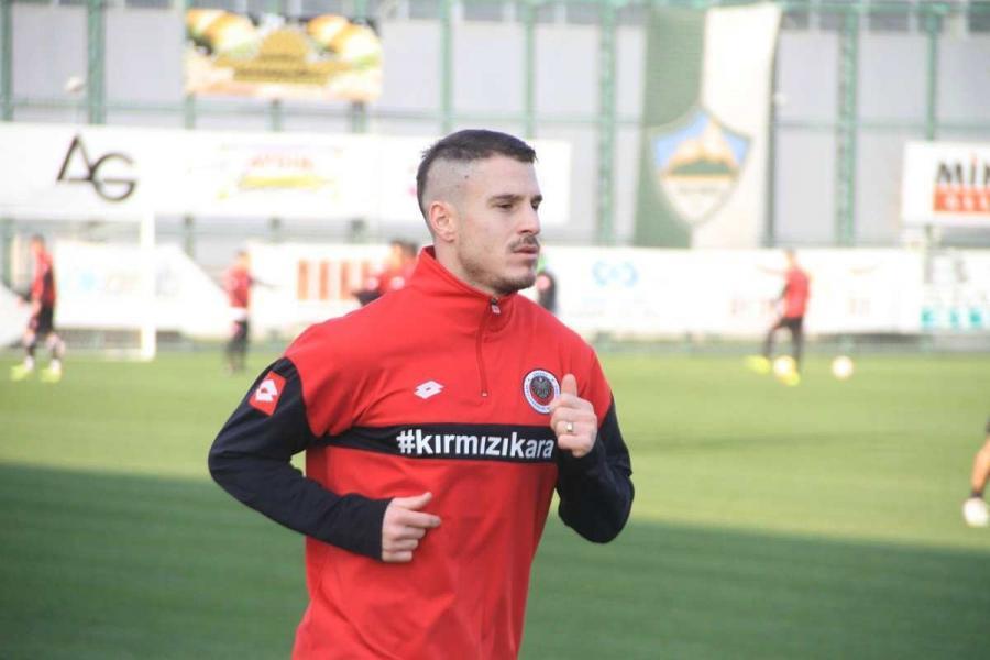 Dəniz Yılmaz "Beşiktaş"a qol vurdu