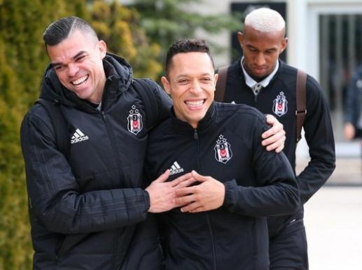 "Beşiktaş" Almaniyaya 22 futbolçu ilə getdi - siyahı