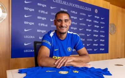 "Çelsi" Fransa millisinin müdafiəçisini transfer etdi