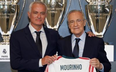 Mourinyo "Real"da rəsmən təqdim olundu - Şəkillər