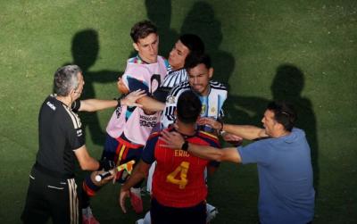 FİFA-dan Argentina millisinə və Paredesə sərt cəza
