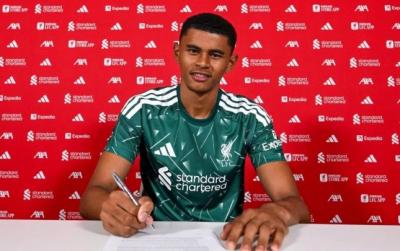 "Liverpul" 18 yaşlı qapıçı aldı