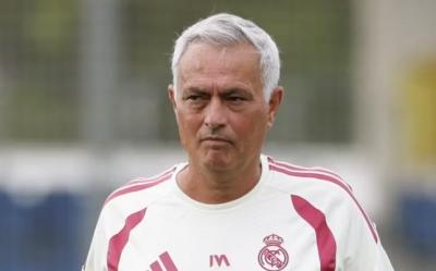 Mourinyo: "Sən ağıllısan, mən isə axmaq deyiləm!"