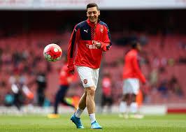 Özil qayıtdı