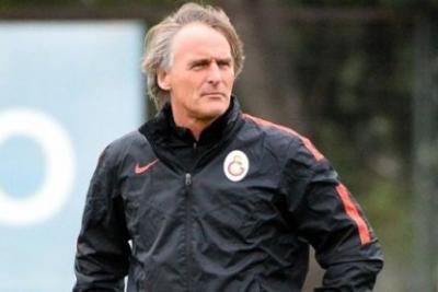 “Qalatasaray” baş məşqçisi ilə yolları ayırır