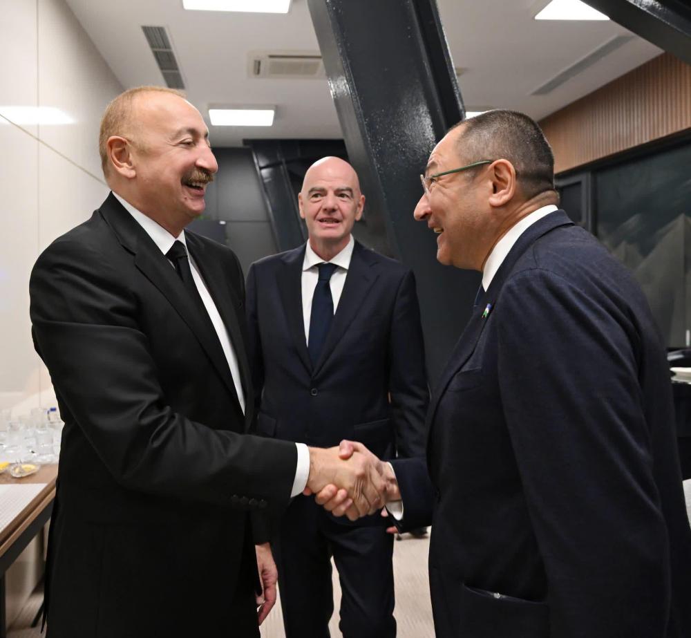 Prezident ailə üzvləri ilə birgə çempionatın açılışında - Şəkillər