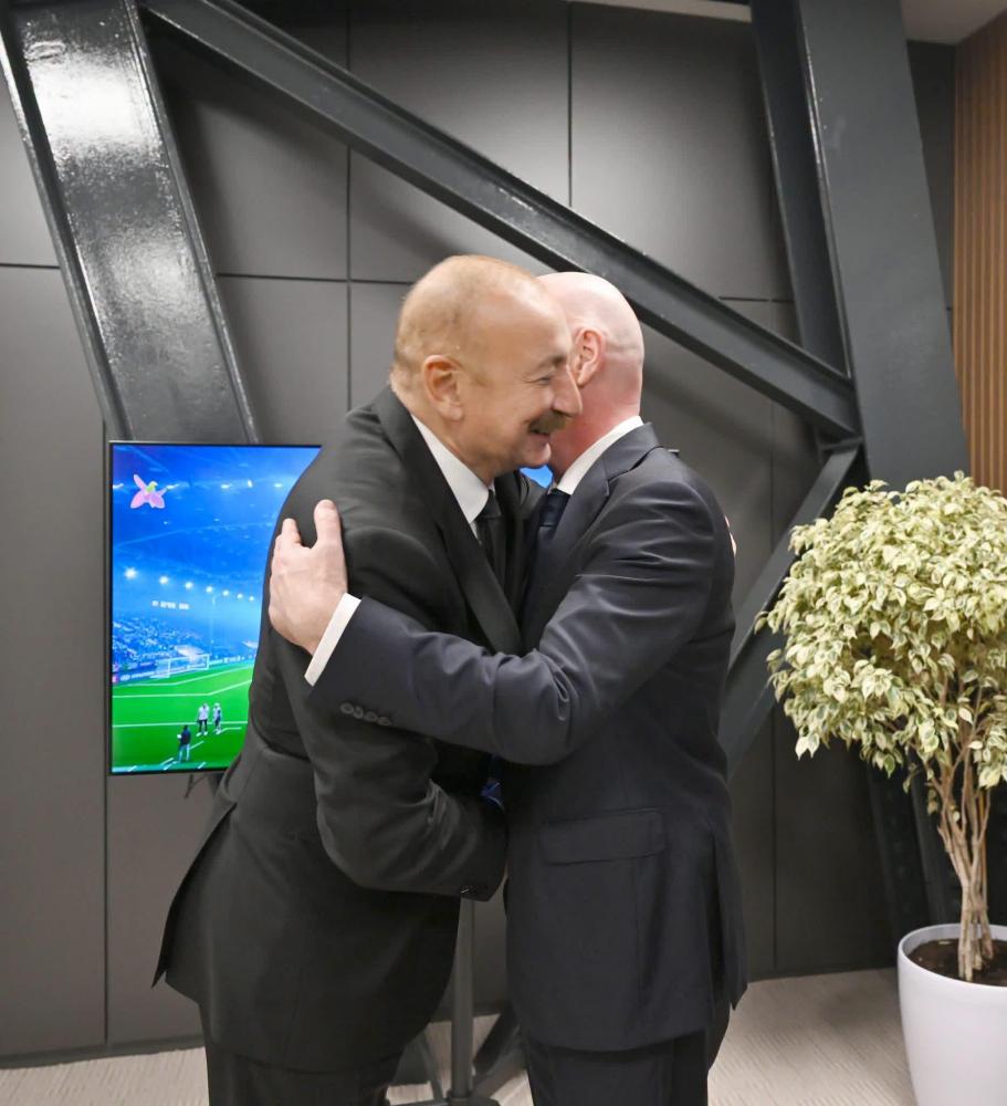 Prezident ailə üzvləri ilə birgə çempionatın açılışında - Şəkillər