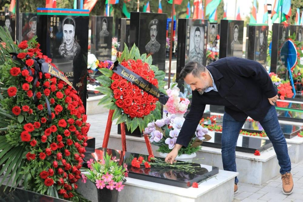 "Zirə" Gəncə Şəhidlər xiyabanını ziyarət etdi - Şəkillər
