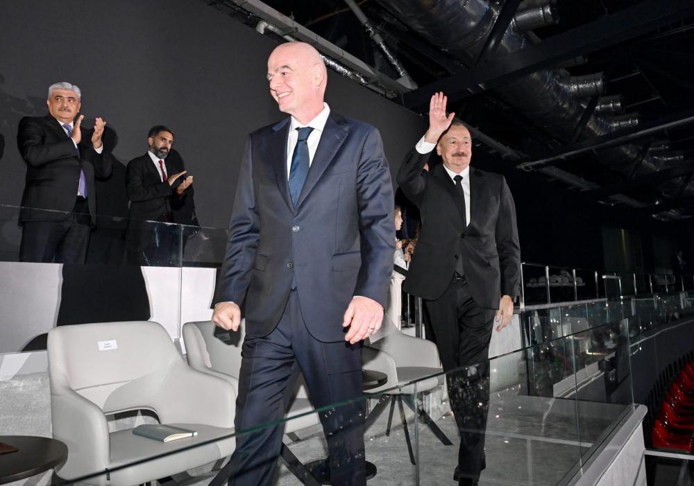 Prezident ailə üzvləri ilə birgə çempionatın açılışında - Şəkillər